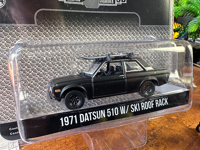 グリーンライト 限定モデル　ブラックバンディット　1971年ダットサン 510 W  スキールーフラック　ミニカー　1/64スケール　ブルーバード |  | 01