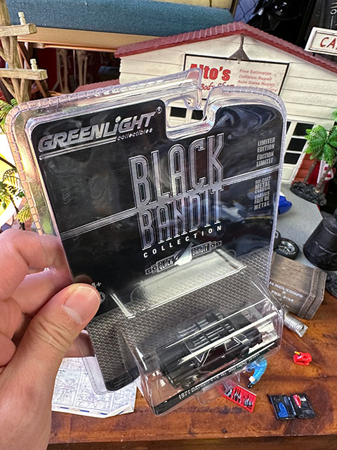 グリーンライト 限定モデル　ブラックバンディット　1971年ダットサン 510 W  スキールーフラック　ミニカー　1/64スケール　ブルーバード |  | 04