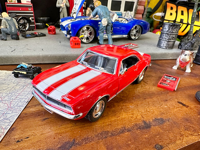 1967年シボレー カマロ Z/28 ダイキャストミニカー 1/37スケール （レッド） □ アメリカン雑貨 アメリカ雑貨 : 308725 :  アメリカン雑貨専門店キャンディタワー - 通販 - Yahoo!ショッピング