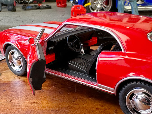 シボレーカマロ 1968ミニカー 2005年製