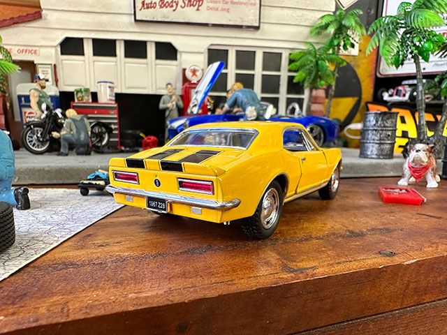 1967年シボレー・カマロ Z/28 ダイキャストミニカー 1/37スケール