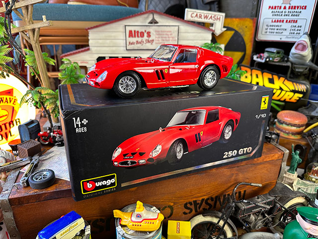 Bburago ブラーゴ フェラーリ 250 GTO ダイキャストミニカー 1/18