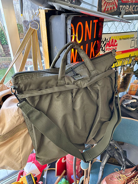 U.S.タイプヘルメットバッグ (オリーブ) ストラップ付き ■ アメリカン雑貨 アメリカ雑貨 ミリタリーグッズ 鞄 トートバッグ 関連画像1