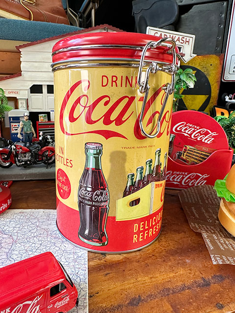 コカ・コーラ　キャニスター缶　ラウンドタイプ　（イエローシェル）　■　アメリカン雑貨　アメリカ雑貨｜candytower｜04