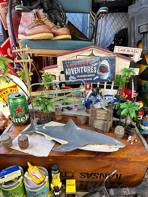 シャークディッシュ　ホオジロザメ　セラミックプレート　サメのお皿 ■ アメリカン雑貨 アメリカ雑貨 |  | 02