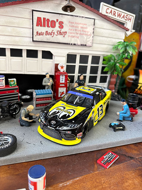 LIONEL×ムーンアイズ NASCAR トヨタ スープラ ムーンアイズ オフィシャルダイキャストミニカー 1/24スケール : 309320 :  アメリカン雑貨専門店キャンディタワー - 通販 - Yahoo!ショッピング