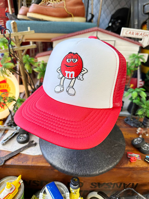 M&M's　メッシュキャップ　（レッド）　帽子色＝ホワイト×レッド　■ アメリカン雑貨 アメリカ雑貨 |  | 06
