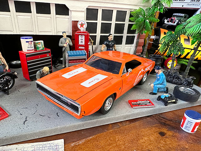 Jada 1968年ダッジ チャージャー R/T ダイキャストミニカー 1/24スケール （オレンジ/ホワイトストライプ/SRT） : 309952  : アメリカン雑貨専門店キャンディタワー - 通販 - Yahoo!ショッピング