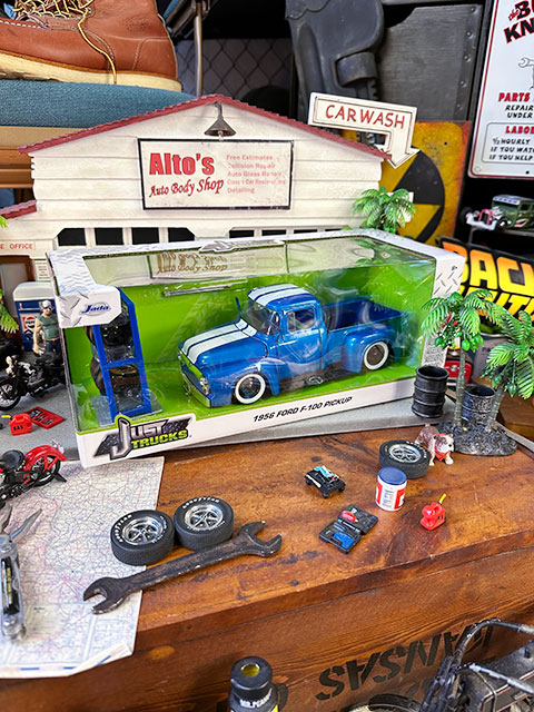 1956年フォード　F-100　ピックアップ　ミニカー　タイヤ＆ホイールセット付き　1/24　（メタリックブルー/レーシングストライプ） |  | 07