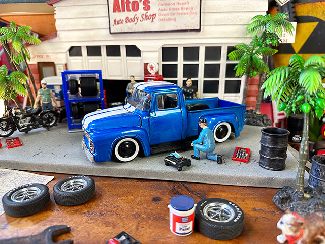 1956年フォード　F-100　ピックアップ　ミニカー　タイヤ＆ホイールセット付き　1/24　（メタリックブルー/レーシングストライプ） |  | 01