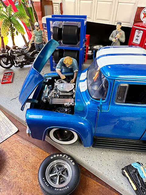 1956年フォード　F-100　ピックアップ　ミニカー　タイヤ＆ホイールセット付き　1/24　（メタリックブルー/レーシングストライプ） |  | 04