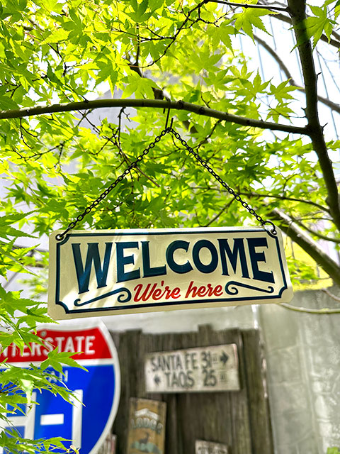ウェルカム　ハンギングサイン　（WELCOME we're here）　■　アメリカン雑貨　アメリカ雑貨 | 