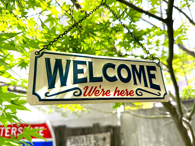 ウェルカム　ハンギングサイン　（WELCOME we're here）　■　アメリカン雑貨　アメリカ雑貨 |  | 01