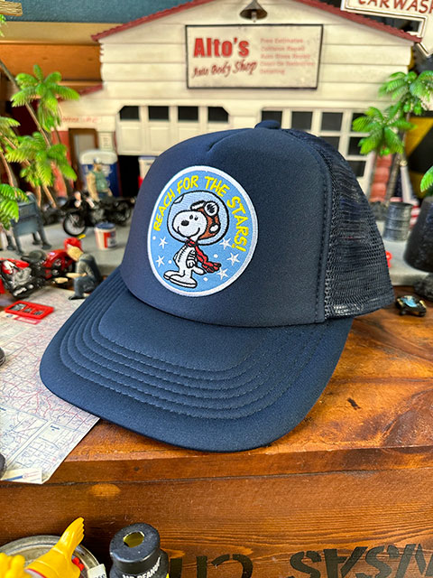 アストロノーツ　スヌーピー　メッシュキャップ　（REACH FOR THE STARS!）　帽子色＝ネイビー　宇宙飛行士 | 