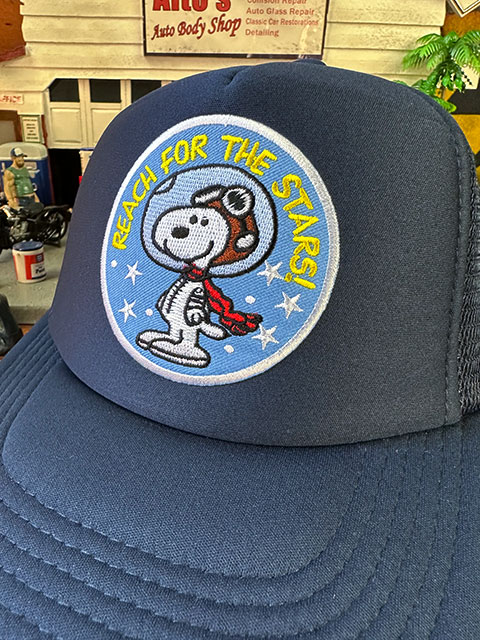 アストロノーツ　スヌーピー　メッシュキャップ　（REACH FOR THE STARS!）　帽子色＝ネイビー　宇宙飛行士 |  | 01