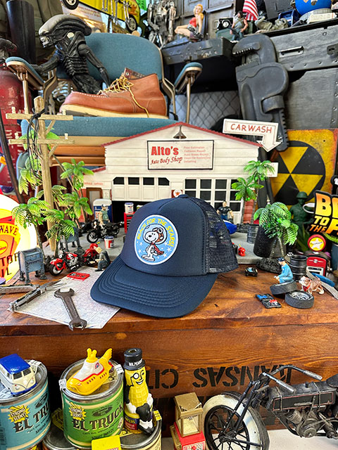 アストロノーツ　スヌーピー　メッシュキャップ　（REACH FOR THE STARS!）　帽子色＝ネイビー　宇宙飛行士 |  | 02