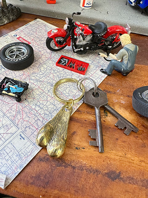 幸運＆金運を呼ぶ！ ゴールデンボールキーホルダー ブルズボール