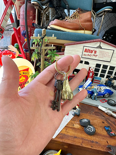 幸運＆金運を呼ぶ！　ゴールデンボールキーホルダー　ブルズボール　交通安全　バイカー　お守り ■ アメリカン雑貨 アメリカ雑貨 |  | 03