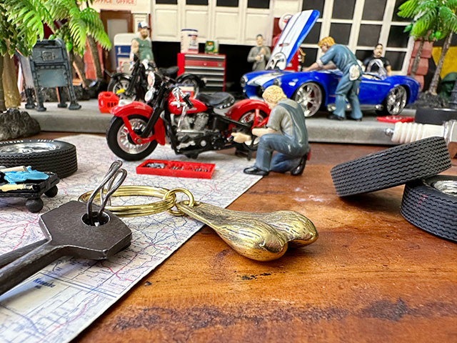 幸運＆金運を呼ぶ！ ゴールデンボールキーホルダー ブルズボール