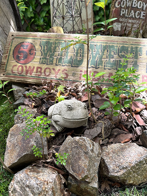 イギリスのカエルの石像　庭先に幸運を呼び込む縁起物　MADE IN ENGLAND ■ アメリカン雑貨 アメリカ雑貨 |  | 01