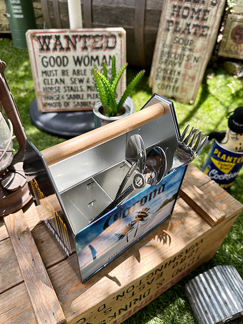 CORONAビールタンク型ディスプレイ