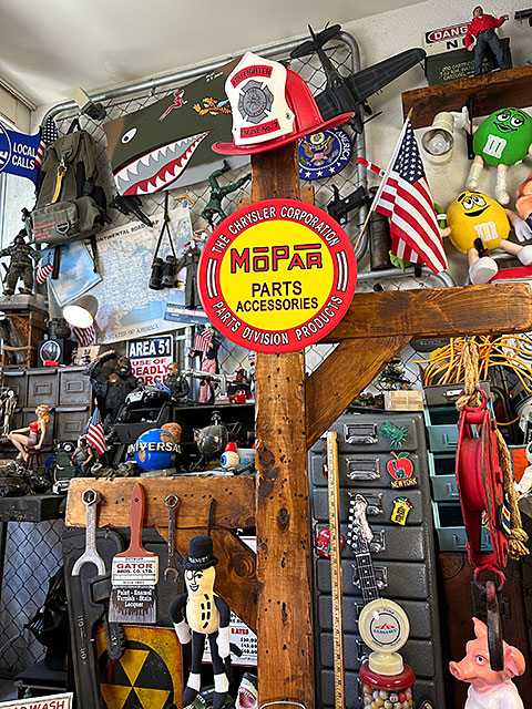 MOPAR　モパー　ラウンド型ブリキ看板　（PARTS DIVISION PRODUCTS）　■　アメリカン雑貨　アメリカ雑貨 |  | 01