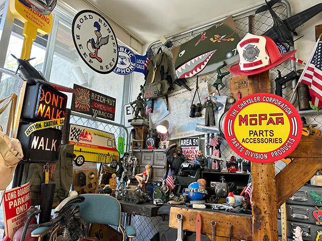 MOPAR　モパー　ラウンド型ブリキ看板　（PARTS DIVISION PRODUCTS）　■　アメリカン雑貨　アメリカ雑貨 |  | 03