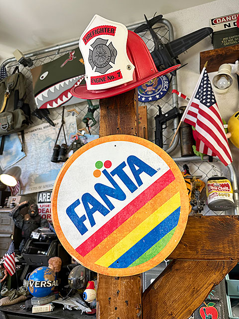 ファンタ ラウンド型ブリキ看板 コカ・コーラ FANTA □ アメリカン雑貨 アメリカ雑貨 : 315296 : アメリカン雑貨専門店キャンディタワー  - 通販 - Yahoo!ショッピング