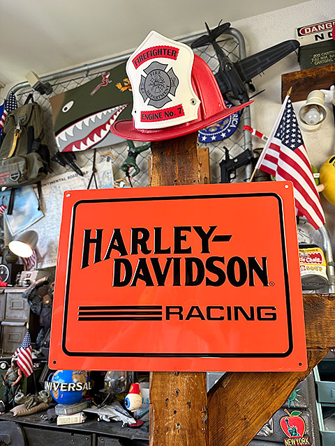 ハーレーダビッドソン　レーシング　エンボスティンサイン　（ブラック＆オレンジ）　ブリキ看板　■　アメリカン雑貨　アメリカ雑貨 | Harley Davidson