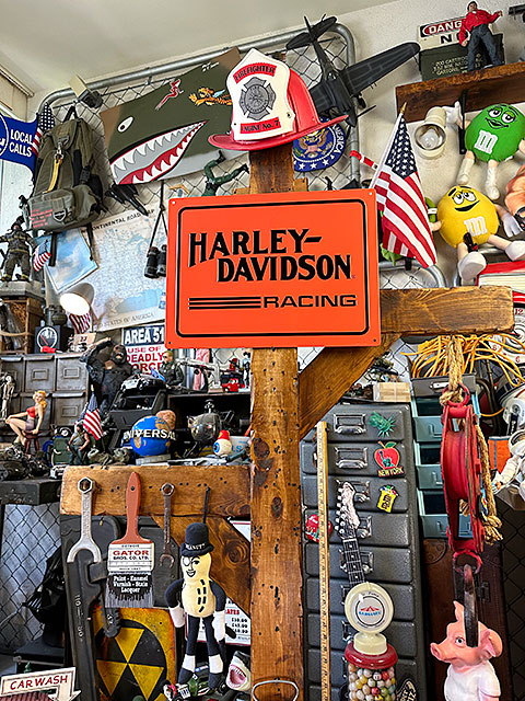 ハーレーダビッドソン　レーシング　エンボスティンサイン　（ブラック＆オレンジ）　ブリキ看板　■　アメリカン雑貨　アメリカ雑貨 | Harley Davidson | 01