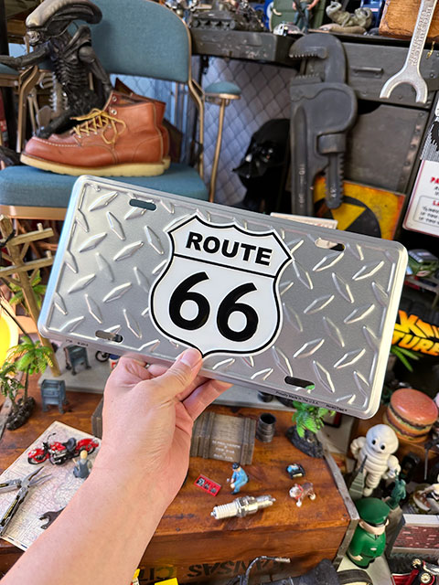 ルート66　ライセンスプレート　（シールドシェイプ/白/鉄板模様）　■　アメリカン雑貨　アメリカ雑貨 |  | 03