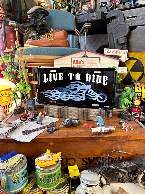 LIVE TO RIDE　バイカー　ライセンスプレート ■ アメリカン雑貨 アメリカ雑貨 |  | 01
