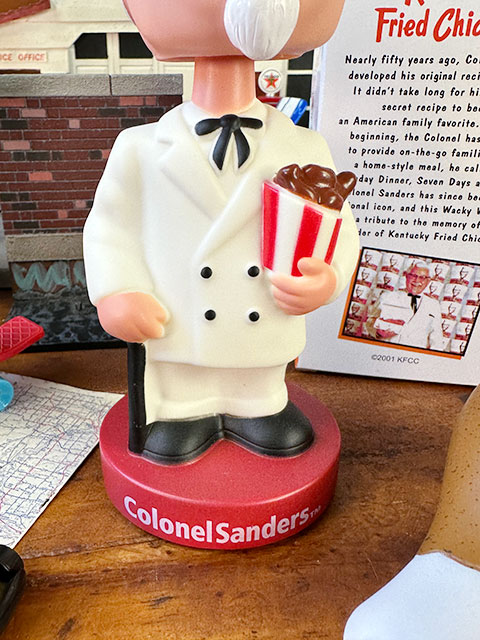 KFC ケンタッキーフライドチキン カーネルサンダース ボビング