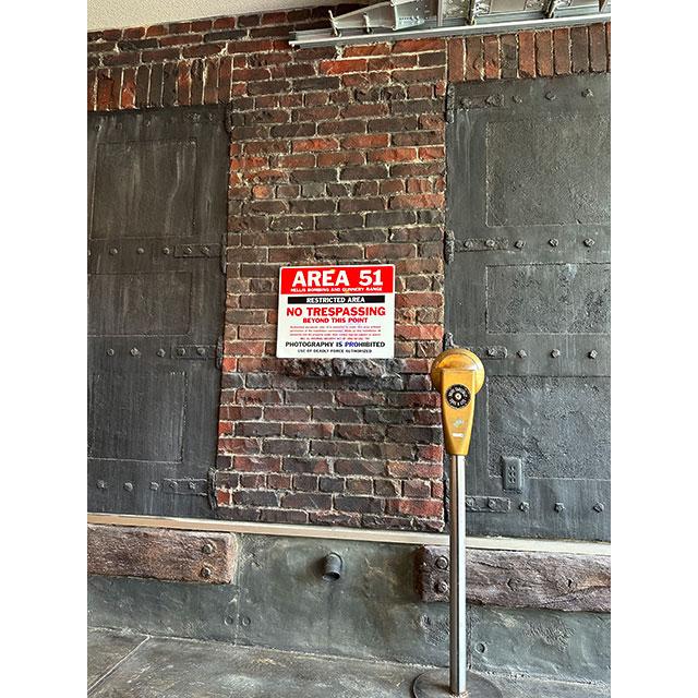 エリア51の警告看板 アルミサインボード （RESTRICTED AREA