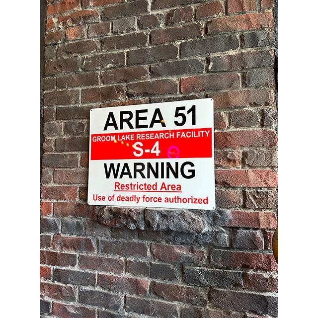 エリア51の警告看板　アルミサインボード　（GROOM LAKE）　■　アメリカン雑貨　アメリカ雑貨 |  | 03