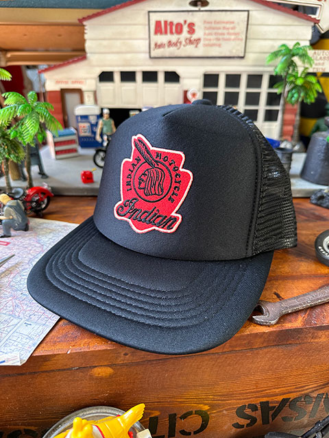 インディアンモーターサイクル　メッシュキャップ　（アローロゴ）　帽子色＝ブラック　■　アメリカン雑貨　アメリカ雑貨 | 