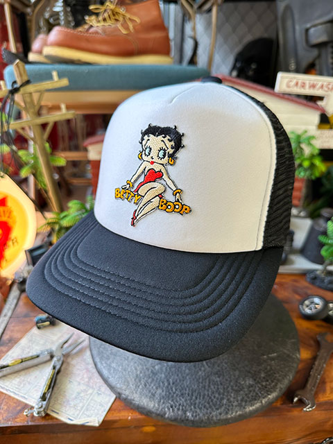 ベティ・ブープ　メッシュキャップ　帽子色＝ホワイト×ブラック ■ アメリカン雑貨 アメリカ雑貨 |  | 05