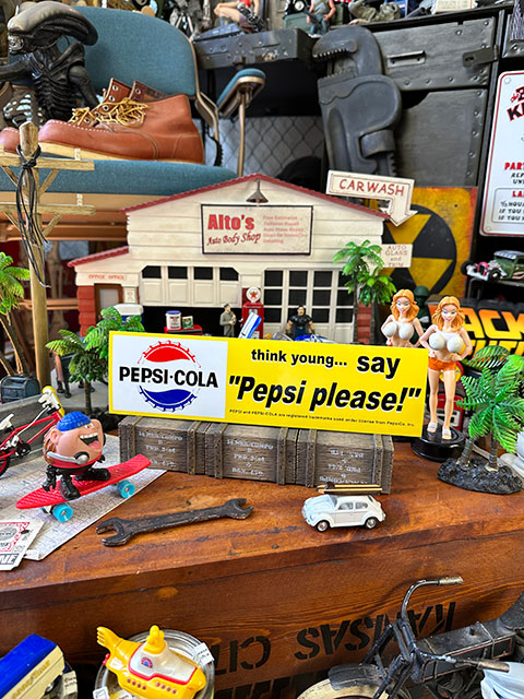 ペプシ　バンパーステッカー　（60年代ロゴ/イエロー）　■ アメリカン雑貨 アメリカ雑貨 |  | 01
