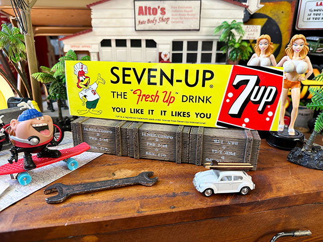 7UP　セブンアップ　バンパーステッカー　（フレッシュアップ　フレディ/イエロー）　■　アメリカン雑貨　アメリカ雑貨 | 