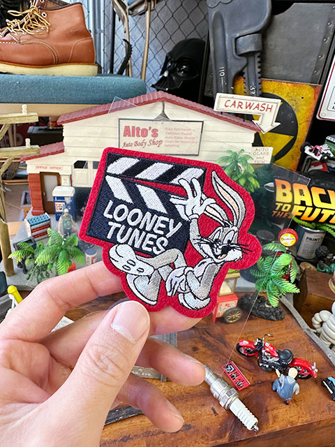 ルーニーテューンズ　キャラクター　2WAY　シールワッペン　（バッグス・バニー）　■　アメリカン雑貨　アメリカ雑貨 |  | 02