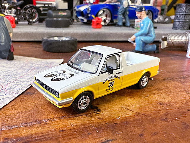ターマックワークス×ムーンアイズ　コラボミニカー　フォルクス・ワーゲン　キャディ　ムーンイクイップド　1/64スケール |  | 01