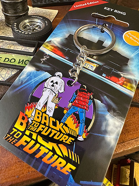世界限定9995個　映画　バック・トゥ・ザ・フューチャー　ドク＆マーティ　オフィシャル　メタル　キーホルダー　リミテッドエディション |  | 05