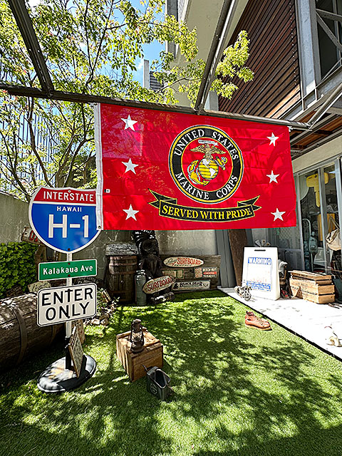 U.S.マリーン　ミリタリーフラッグ　DXバージョン　（SERVED WITH PRIDE）　150cm×89cm　MADE IN U.S.A.　■　アメリカン雑貨 |  | 01