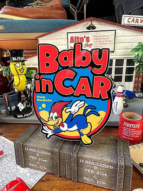 ウッディ・ウッドペッカー　「赤ちゃん乗ってます」ステッカー　（ラウンド）　BABY IN CAR　■ アメリカン雑貨 アメリカ雑貨 | 