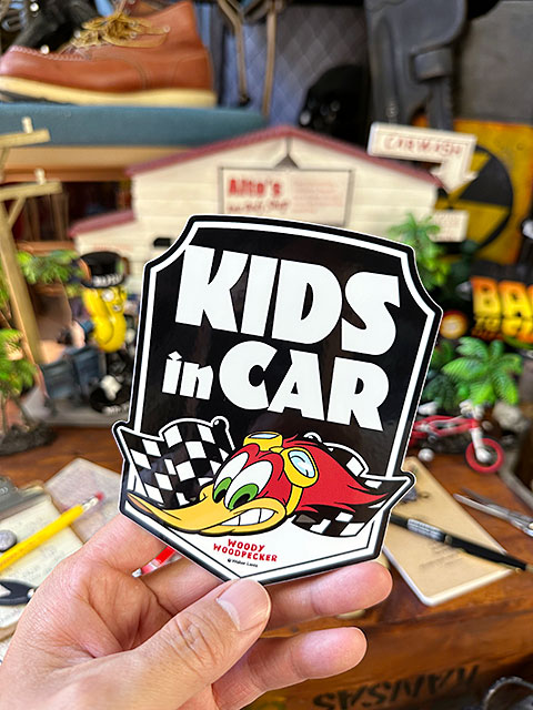 ウッディ・ウッドペッカー 「子供乗ってます」ステッカー （シールドシェイプ） KIDS IN CAR □ アメリカン雑貨 アメリカ雑貨 :  320203 : アメリカン雑貨専門店キャンディタワー - 通販 - Yahoo!ショッピング