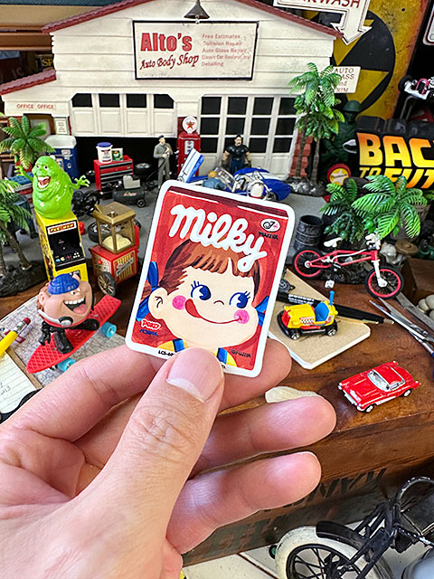 不二家　ミルキー　オフィシャル　ダイカット　ビニールステッカー小　（ミルキー箱）　■　アメリカン雑貨　アメリカ雑貨 爆買 |  | 02