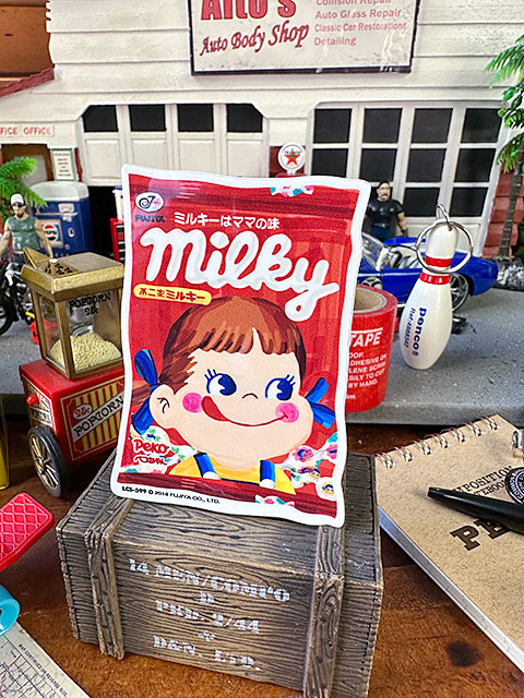 不二家　ミルキー　オフィシャル　ダイカット　ビニールステッカー大　（ミルキー袋）　■　アメリカン雑貨　アメリカ雑貨 | 
