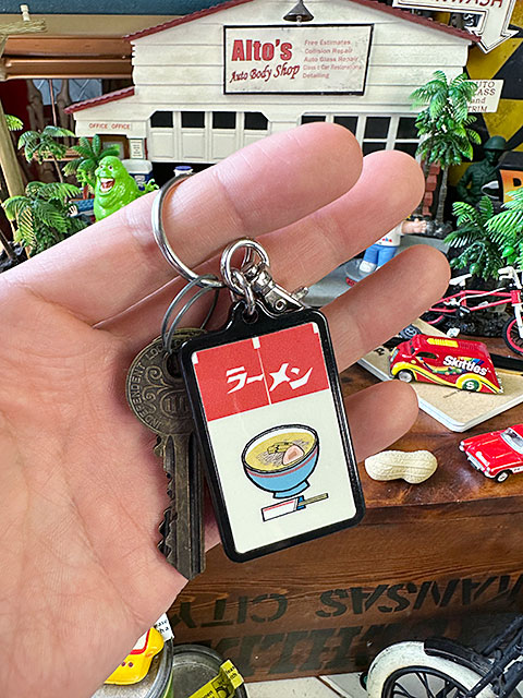 昭和レトロ　ラーメン　自動販売機　キーホルダー ■ アメリカン雑貨 アメリカ雑貨｜candytower