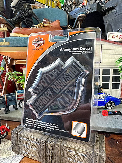 ハーレーダビッドソン　オフィシャルステッカー　曲面対応アルミプレートデカール　（バー＆シールド/ブラック） | Harley Davidson | 06