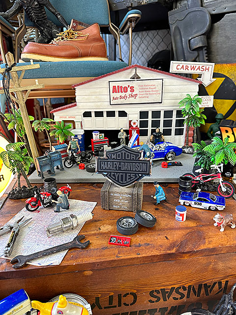 ハーレーダビッドソン　オフィシャルステッカー　曲面対応アルミプレートデカール　（バー＆シールド/ブラック） | Harley Davidson | 01